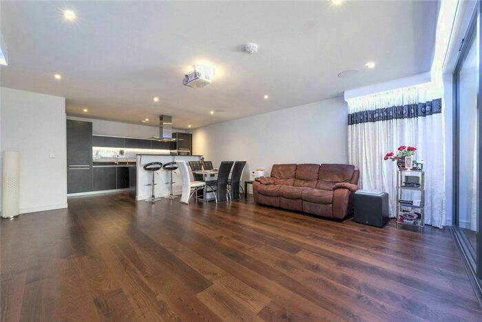 3 Bedroom Flat To Rent In Lambarde Square, London, SE10