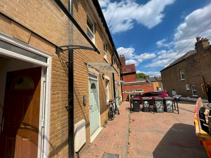 2 Bedroom Flat To Rent In Jansons Road, London, N15