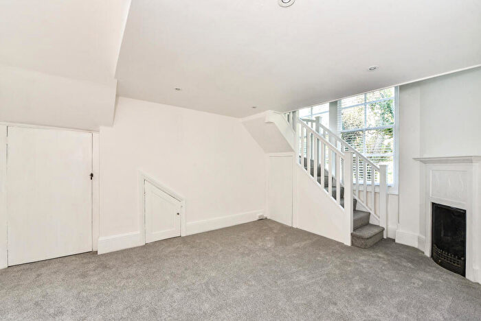 1 Bedroom Flat To Rent In Tower Road, Hindhead, GU26