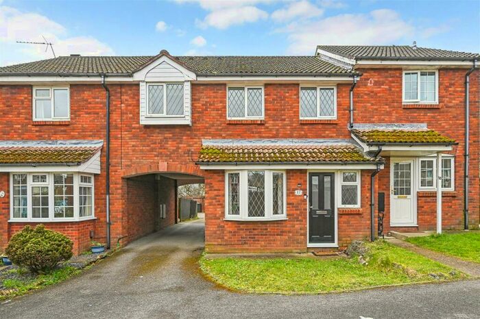 4 Bedroom Terraced House To Rent In Stonechat Close, Petersfield, GU31