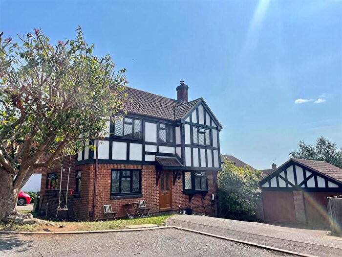 4 Bedroom Detached House To Rent In Connaught Gardens, Berkhamsted, HP4