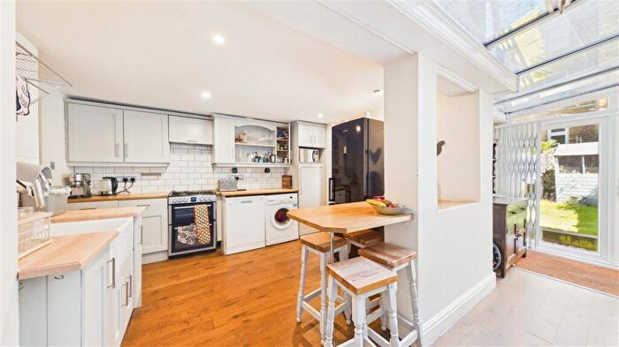 1 Bedroom Flat For Sale In Taybridge Road, SW11