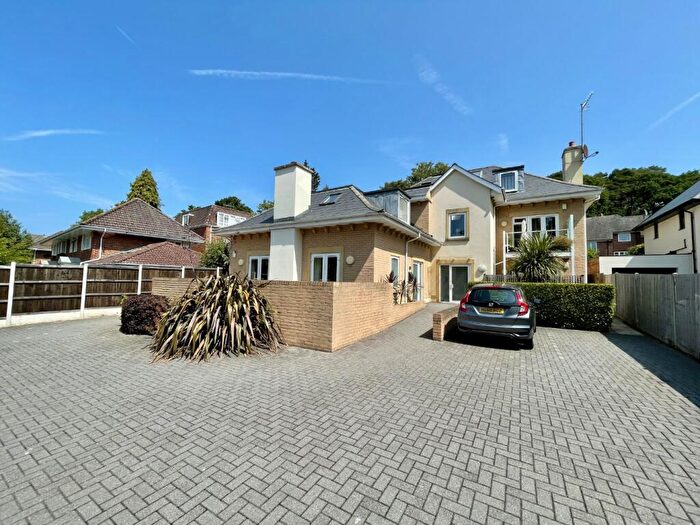 2 Bedroom Flat To Rent In Branksome Wood Road, Bournemouth, Dorset, BH4
