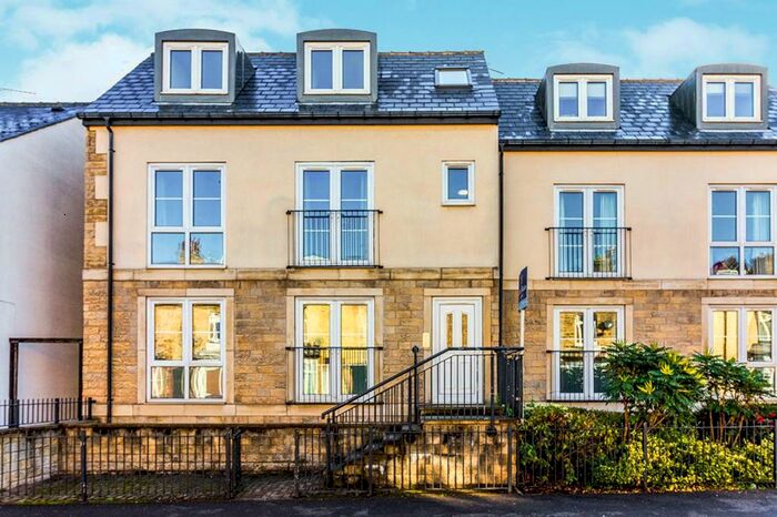 2 Bedroom Apartment To Rent In Leppings Lane, Sheffield, South Yorkshire, S6