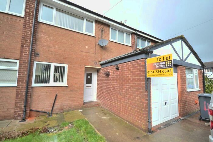 3 Bedroom Link Detached House To Rent In Kestrel Close, Whitefield, M45