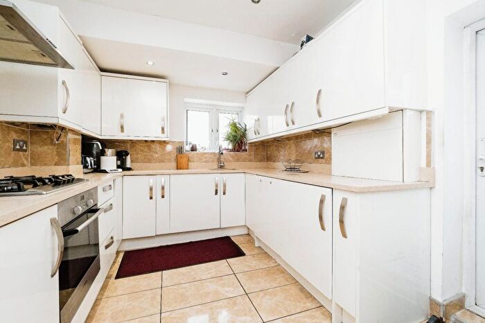 2 Bedroom Terraced House For Sale In Chadwin Road, London, E13