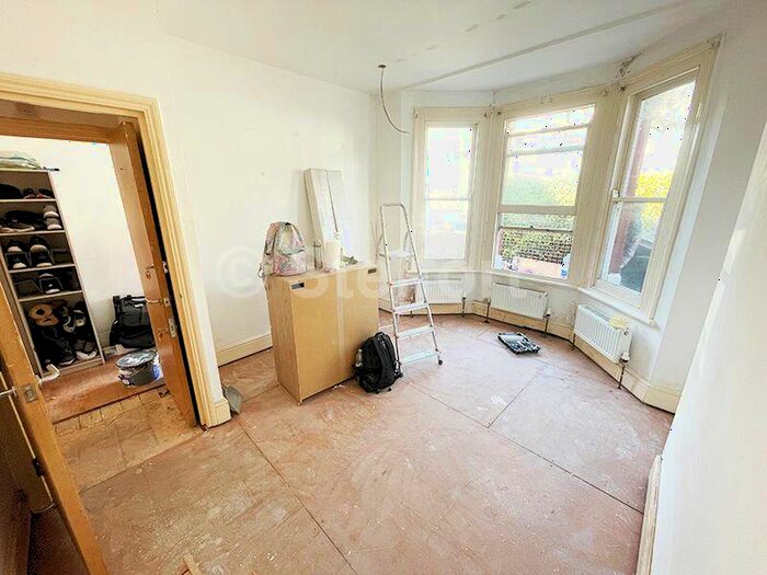 2 Bedroom Flat To Rent In Kimberley Gardens, London, N4