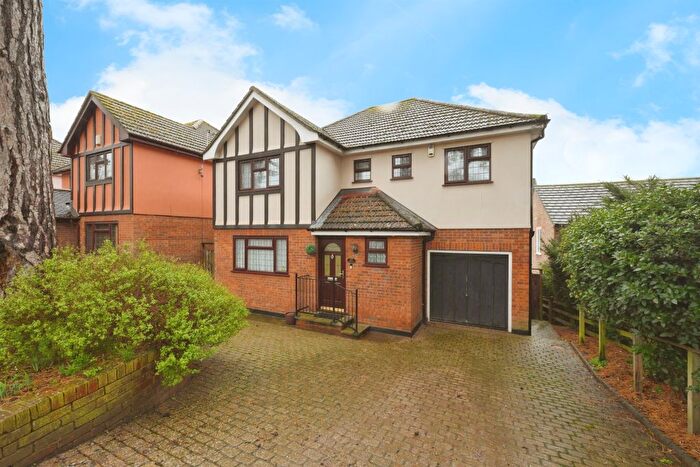 4 Bedroom Detached House For Sale In College Road, Hoddesdon, EN11
