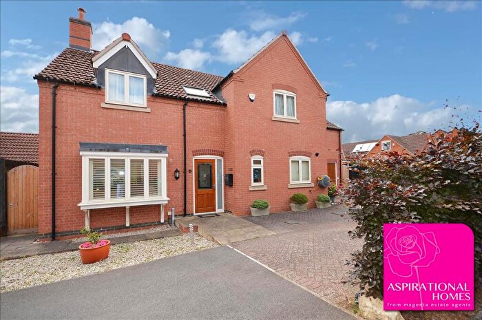 4 Bedroom Detached House For Sale In Shelmerdine Gardens, Raunds, Northamptonshire, NN9