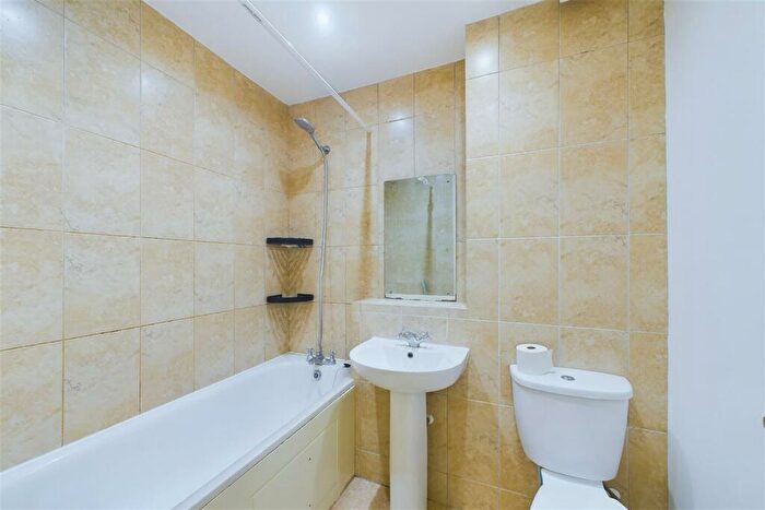 1 Bedroom Flat To Rent In Willow Court, Trinity Close, Leytonstone, London, E11