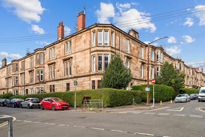 2 Bedroom Flat For Sale In Skirving Street, Flat /, Shalwnds, Glasgow, G41