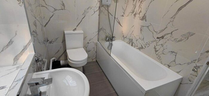 1 Bedroom Flat To Rent In Ashton Road, Oldham, OL8