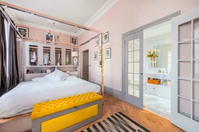 3 Bedroom Flat To Rent In Redcliffe Square, Chelsea, London, SW10