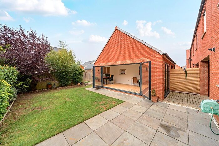 4 Bedroom Link Detached House To Rent In Epsom Way, Bicester, OX26