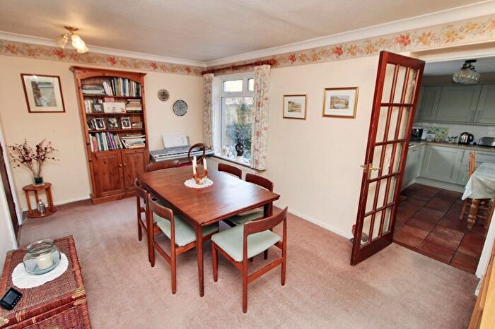 4 Bedroom Detached House For Sale In Watchet Lane, Holmer Green, HP15