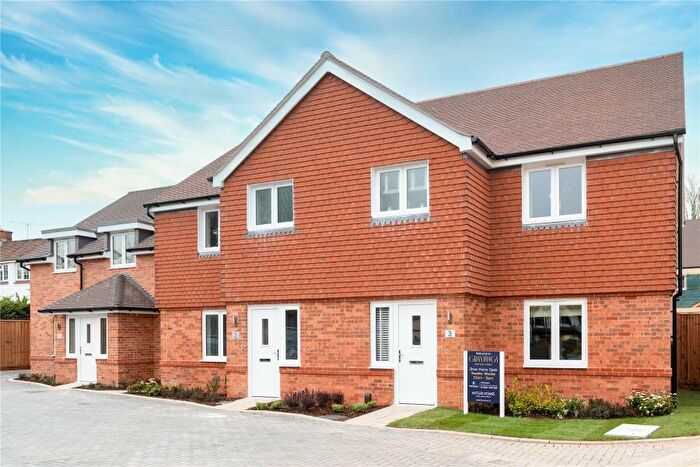 3 Bedroom Detached House To Rent In West End, GU24