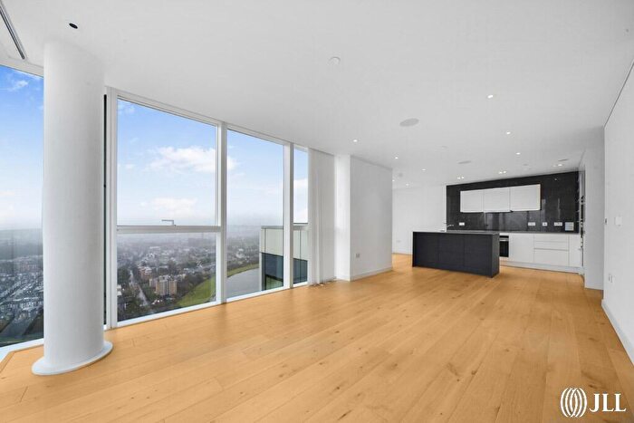 3 Bedroom Flat To Rent In Devan Grove London, N4