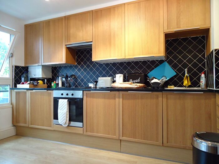 2 Bedroom Flat To Rent In Battersea Church Road, London, SW11