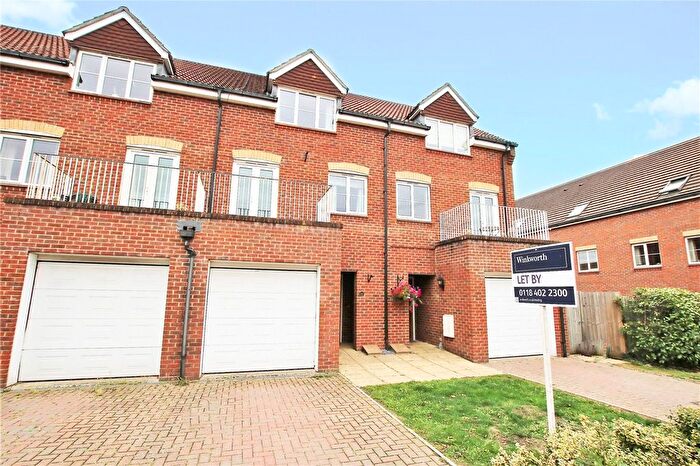 3 Bedroom Terraced House To Rent In Deardon Way, Shinfield, Reading, Berkshire, RG2