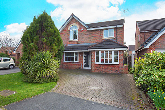 4 Bedroom Detached House For Sale In Willow Close, Bury, BL9