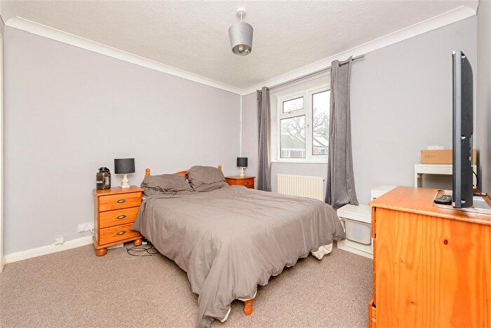 1 Bedroom Semi-detached House For Sale In Barrington Close, Walderslade, Chatham, Kent, ME5