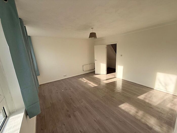 3 Bedroom Flat For Sale In Fern Street, London, E3