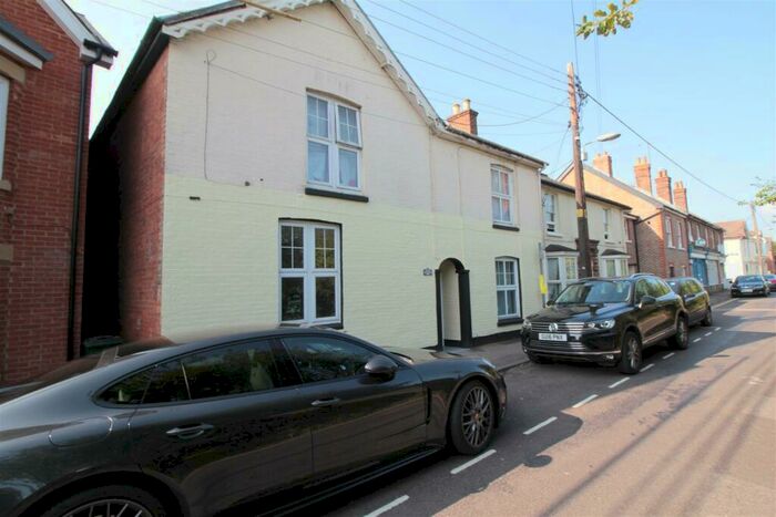 3 Bedroom Terraced House To Rent In Springfield Road, RH11