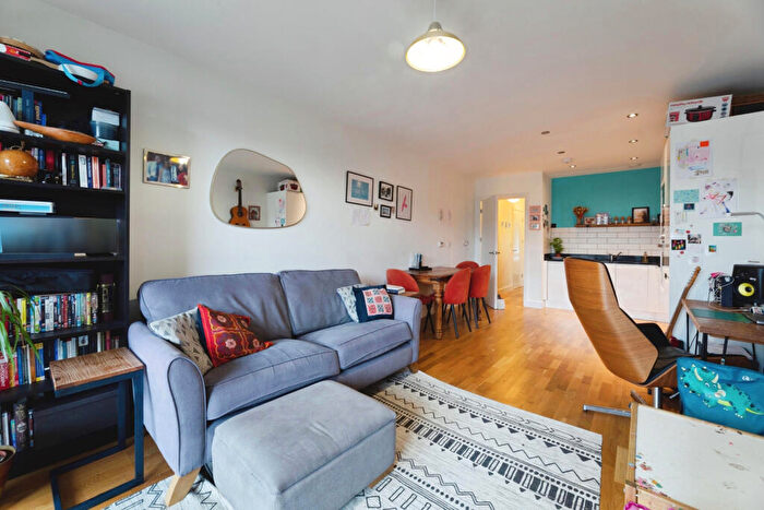 2 Bedroom Flat For Sale In Guthridge Close, London, E14