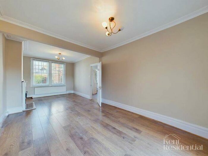 4 Bedroom End Of Terrace House To Rent In St. Margarets Street, Rochester, ME1