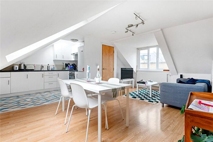 3 Bedroom Flat To Rent In Farleigh Road, Stoke Newington, N16