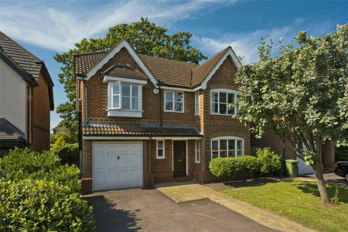 6 Bedroom Detached House To Rent In Maitland Close, Walton-On-Thames, KT12