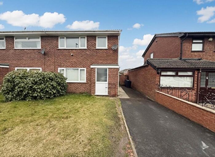 3 Bedroom Semi Detached House To Rent In Deva Close, Kirkby, L33