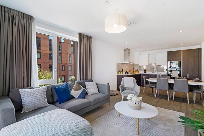 3 Bedroom Apartment To Rent In Anvil, M5