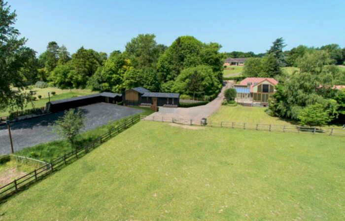 4 Bedroom Equestrian Facility For Sale In Welwyn, AL6