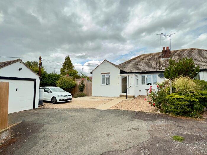 3 Bedroom Semi-Detached Bungalow For Sale In Kitchener Road, Amesbury, Salisbury, SP4