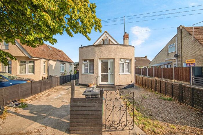 2 Bedroom Detached Bungalow For Sale In Crossways, Jaywick, Clacton-On-Sea, CO15