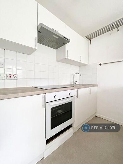 2 Bedroom Flat To Rent In Penrose Street, London, SE17