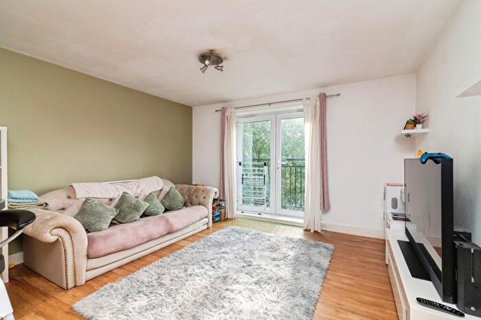 2 Bedroom Flat For Sale In Midland Road, Carlton, Nottingham, Nottinghamshire, NG4