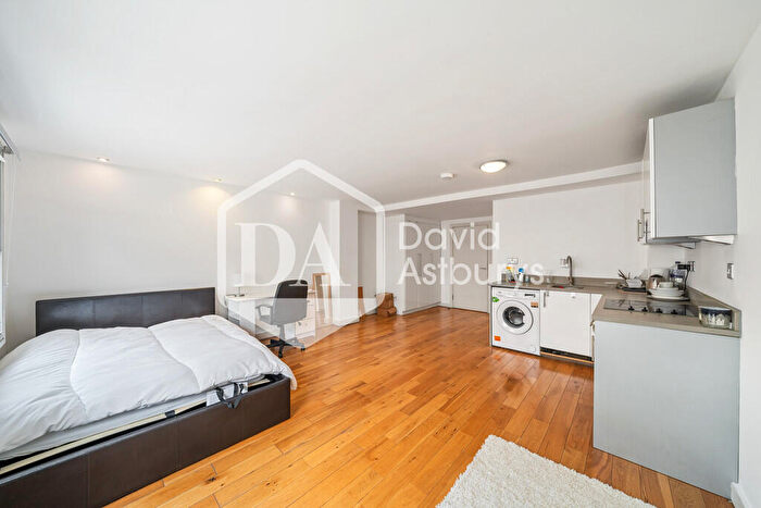Studio To Rent In York Way, Kings Cross, London, N1