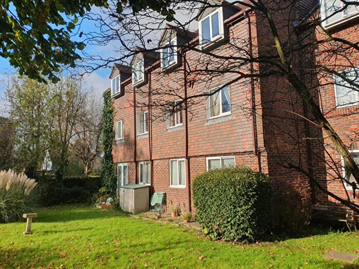 1 Bedroom Apartment To Rent In Oakdene Gardens, Fair Oak, SO50