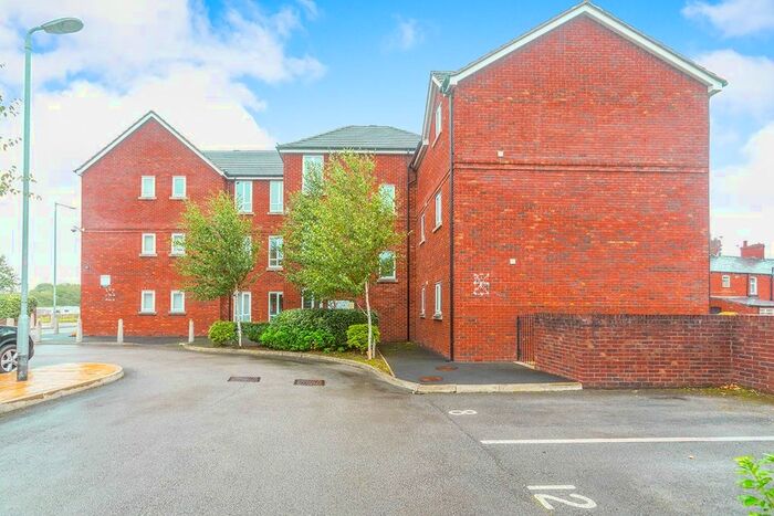 2 Bedroom Flat To Rent In Bolton Road, Westhoughton, Bolton, BL5