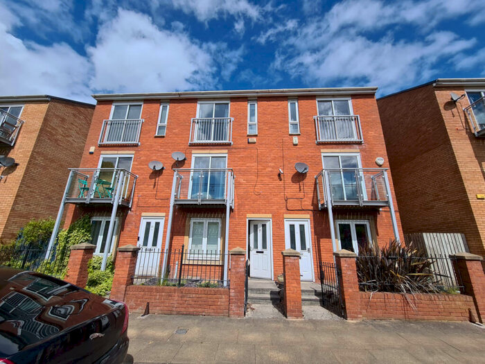 4 Bedroom Town House To Rent In St. Wilfrids Street, Hulme, Manchester., M15