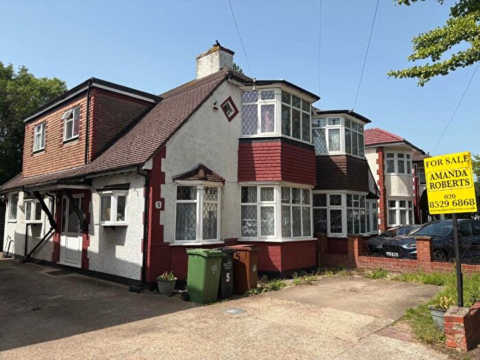 3 Bedroom Semi Detached House For Sale In Moreland Way, London, E4