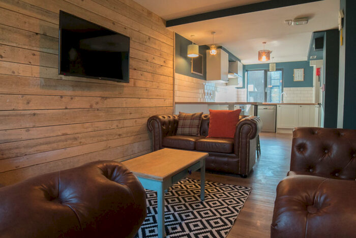 6 Bedroom Apartment To Rent In Apartment, Mary Morris House, Shire Oak Road, LS6