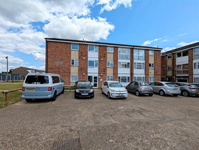 2 Bedroom Flat To Rent In Colne Court, Essex, RM18
