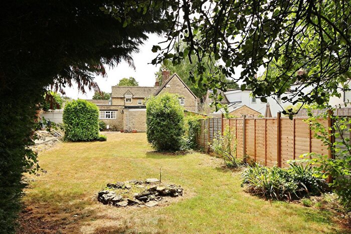 2 Bedroom Cottage For Sale In Wroslyn Road, Freeland, OX29