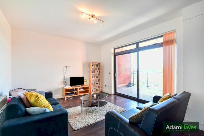 3 Bedroom Flat To Rent In Ballards Lane, North Finchley, N12