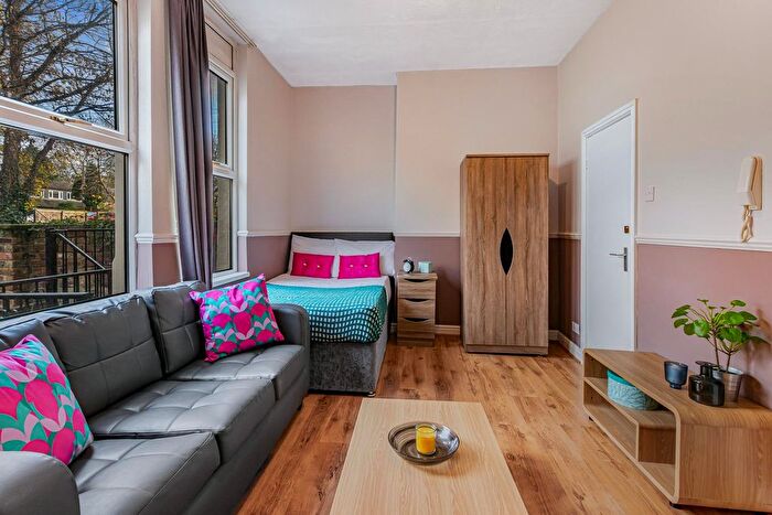 1 Bedroom Terraced House To Rent In Vinery Road, Leeds, LS4