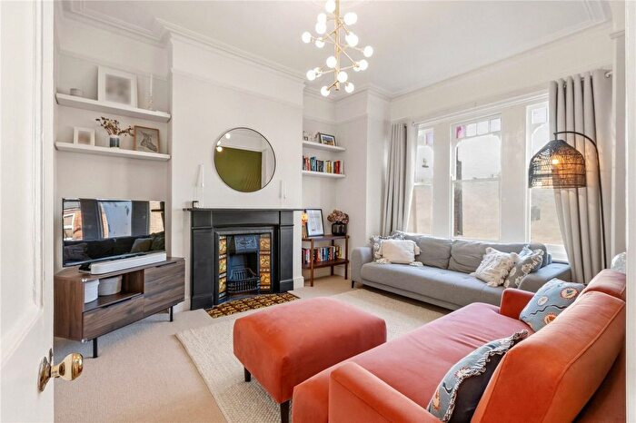 2 Bedroom Maisonette For Sale In Mantilla Road, London, SW17