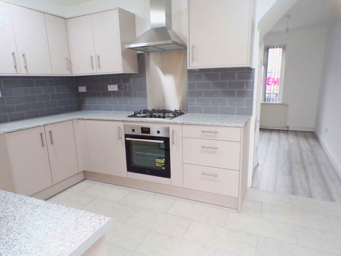 2 Bedroom Terraced House To Rent In Plaistow, London, E13